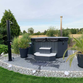 Badezuber für 9 Pers. 2.4×1.8m mit GFK Einsatz