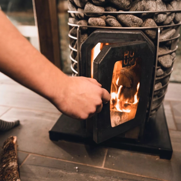 mit Holz beheizter Saunaofen HIVE Wood von HUUM