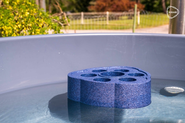 KIRAMI TUBBAR schwimmender Getränkehalter